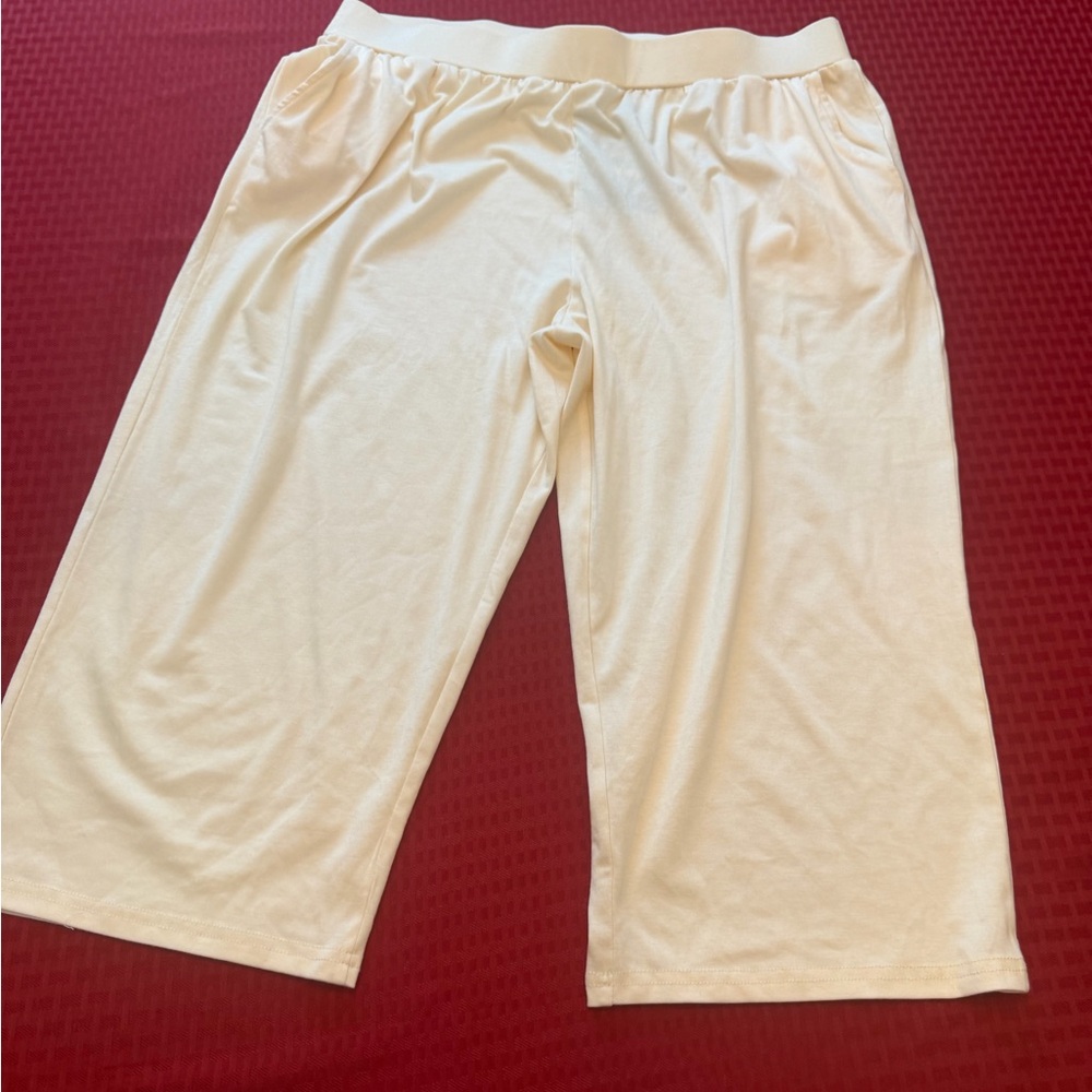 Women's Cream Capris